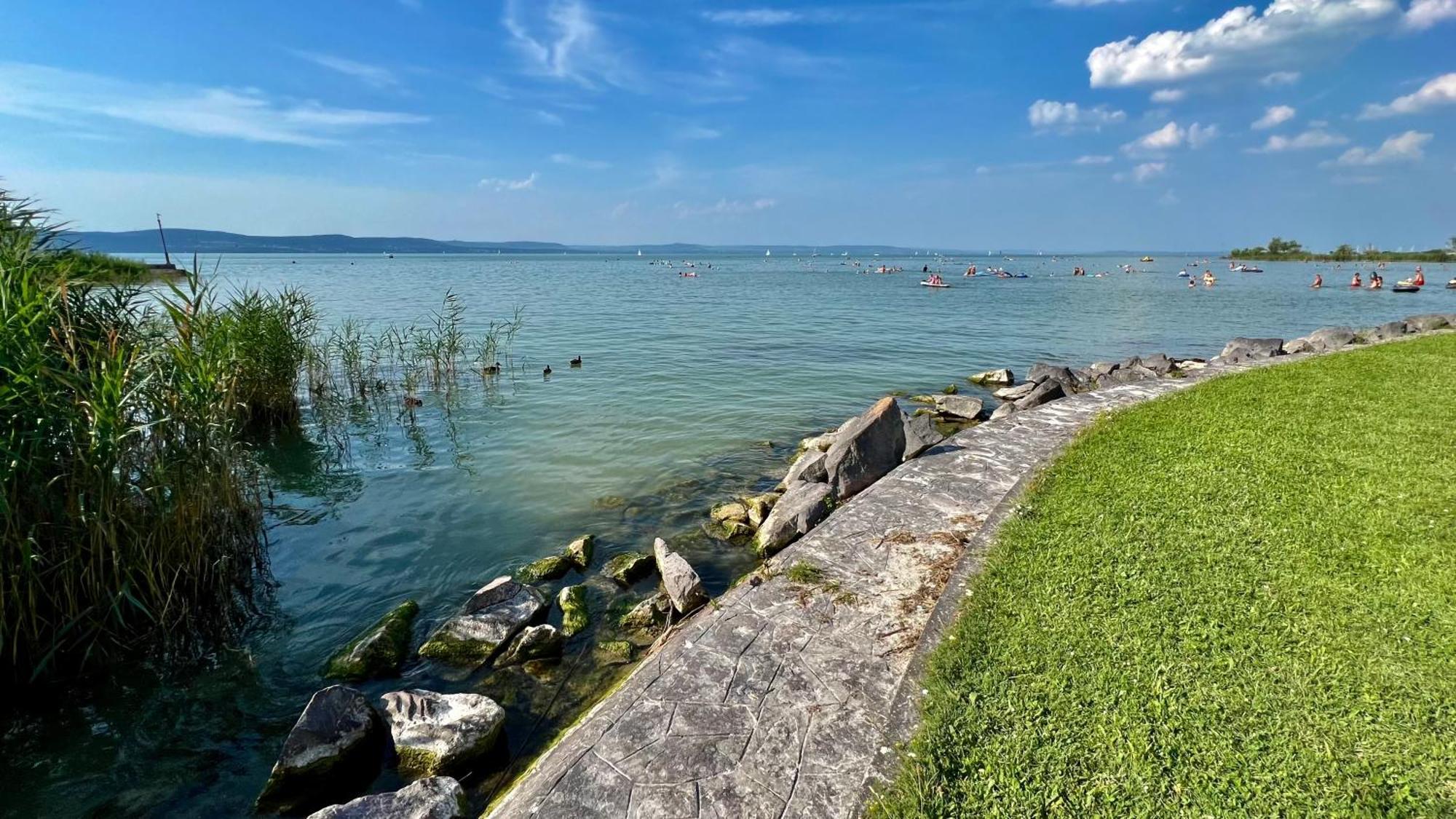 Siraly Hotel Balatonlelle Exterior photo